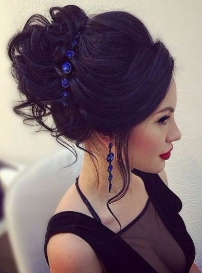 Модные прически на длинные волосы 2022 - фото женских причесок