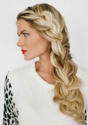 Модные прически на длинные волосы 2022 - фото женских причесок