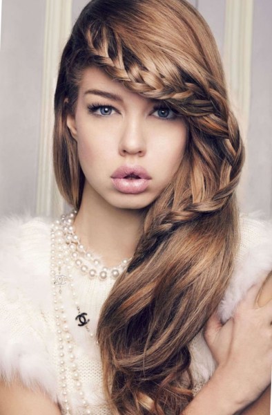 Модные прически на длинные волосы 2022 - фото женских причесок