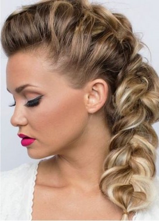 Модные прически на длинные волосы 2022 - фото женских причесок