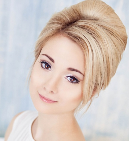 Модные прически на длинные волосы 2022 - фото женских причесок