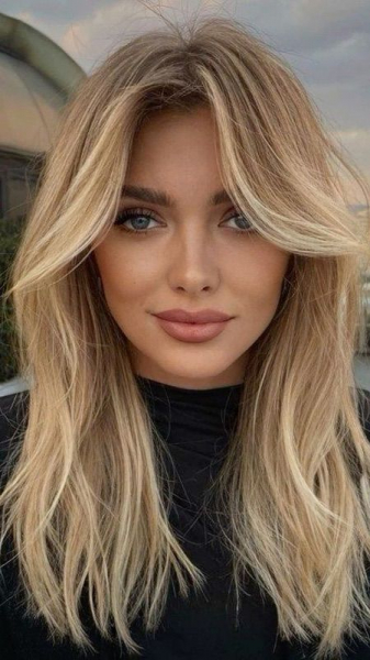 Модные женские прически на средние и длинные волосы в 2025 году. Стильные и креативные фото