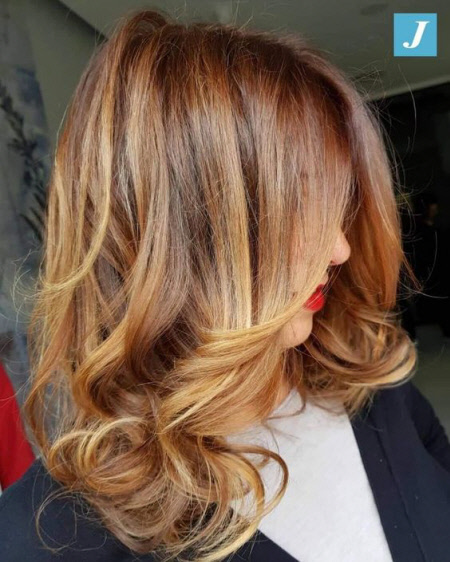 Модные женские прически на средние и длинные волосы в 2025 году. Стильные и креативные фото