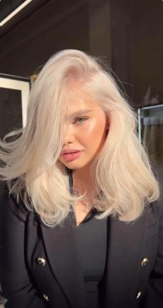 «Молочный коктейль» — самый популярный цвет для блондинок этим летом