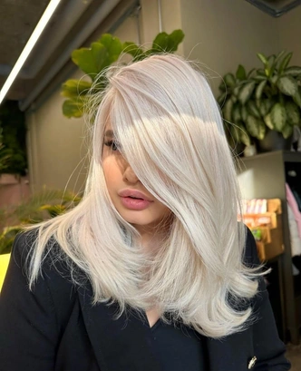 «Молочный коктейль» — самый популярный цвет для блондинок этим летом