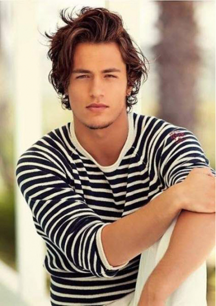 Прически и укладки на длинные волосы для мужчин: фото 2020