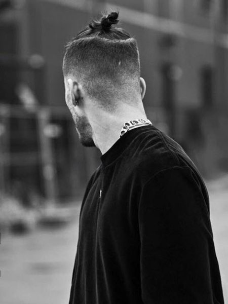 Прически и укладки на длинные волосы для мужчин: фото 2020