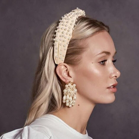 Праздничные прически 2020-2021: более 100 фото идей причесок для волос разной длины