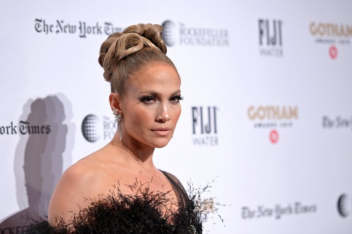 Прически и укладки Дженнифер Лопес