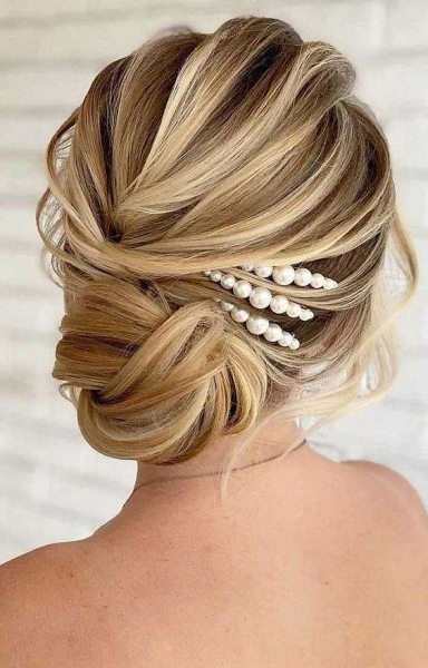 Новогодние прически 2024: стильные фото и видео идеи