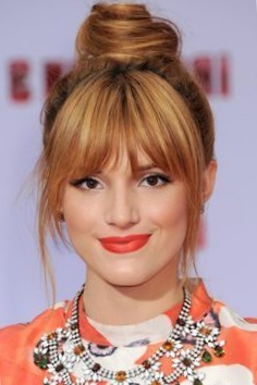 Прически с челкой на средние и короткие волосы - Фото