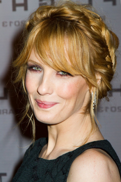 Прически с челкой на средние и короткие волосы - Фото