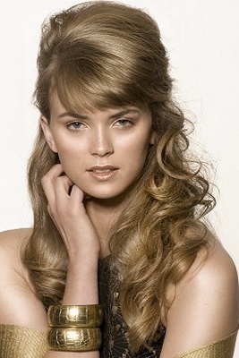 Прически с челкой на средние и короткие волосы - Фото