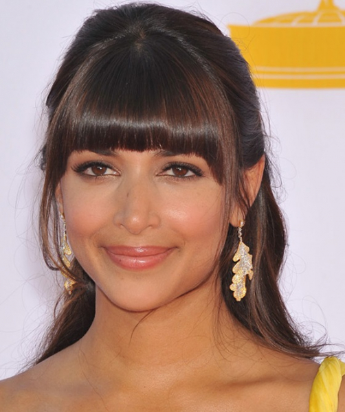 Прически с челкой на средние и короткие волосы - Фото