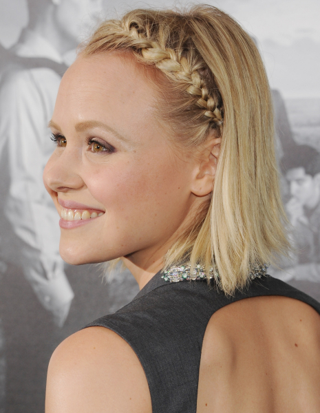 Прически с челкой на средние и короткие волосы - Фото