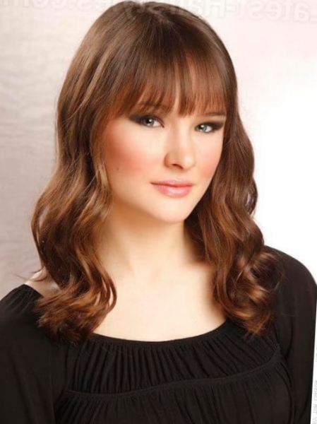 Прически с челкой на средние и короткие волосы - Фото