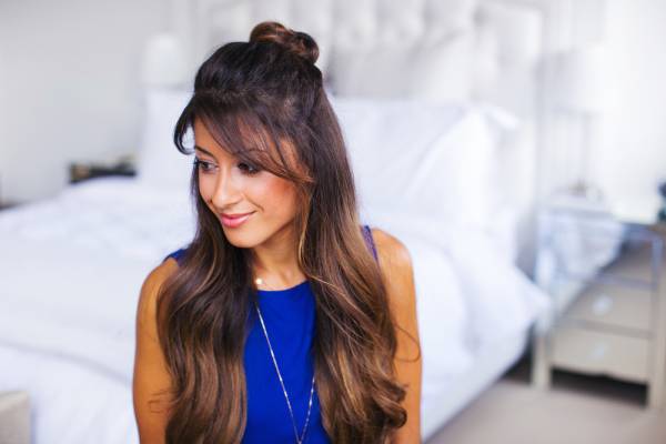 Прически с челкой на средние и короткие волосы - Фото