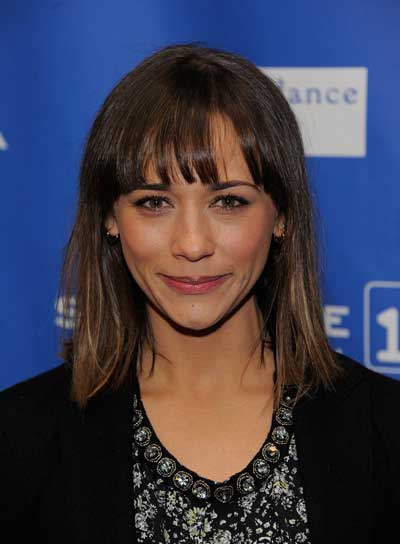 Прически с челкой на средние и короткие волосы - Фото