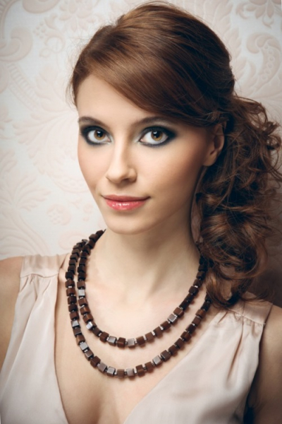 Прически с челкой на средние и короткие волосы - Фото