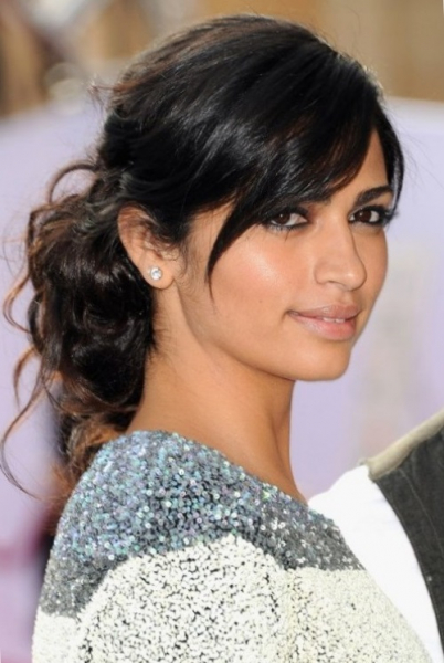 Прически с челкой на средние и короткие волосы - Фото