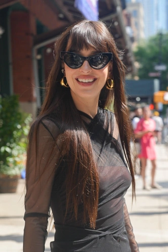 Секрет легкой челки от Дакоты Джонсон