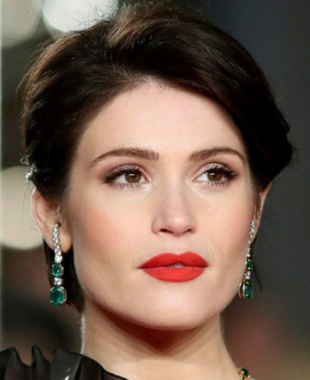 Прически для женщин plus-size: модные тенденции и актуальные фото 2025 года