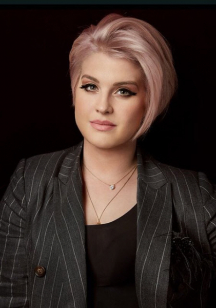 Прически для женщин plus-size: модные тенденции и актуальные фото 2025 года