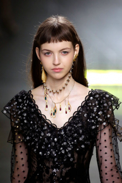 Прически с челкой: более 200 фото коротких, средних и длинных волос