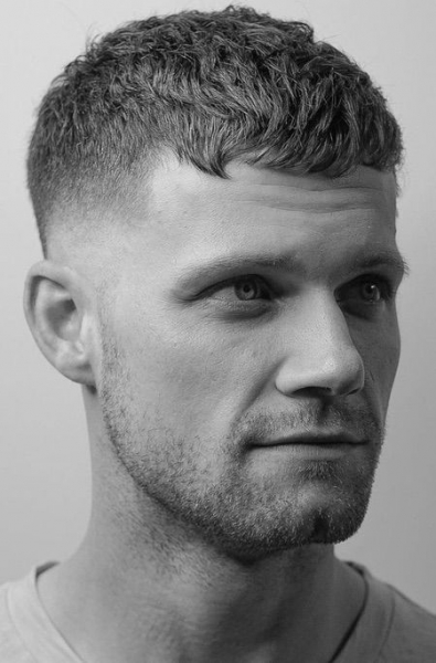 Текстурированные прически для мужчин: модные тенденции 2025 года