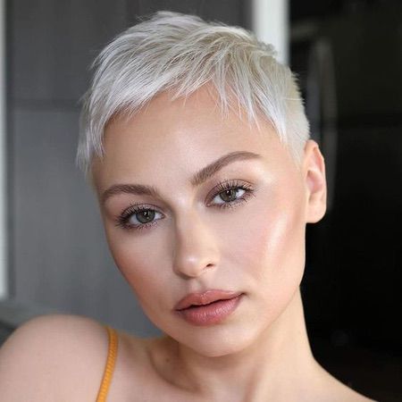 Тенденции женских причесок на лето 2025 года