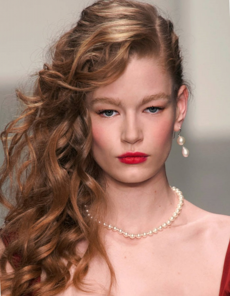 Вечерняя прическа на длинные волосы своими руками - фото