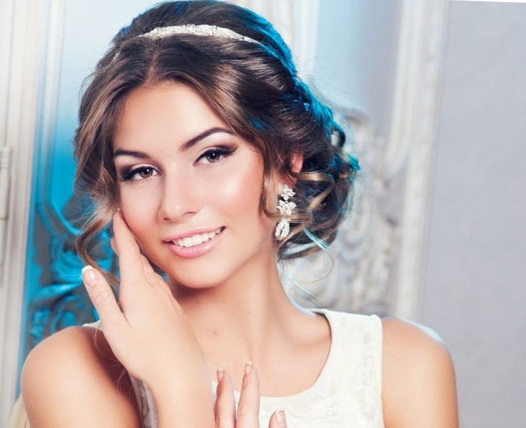 Вечерняя прическа на длинные волосы своими руками - фото